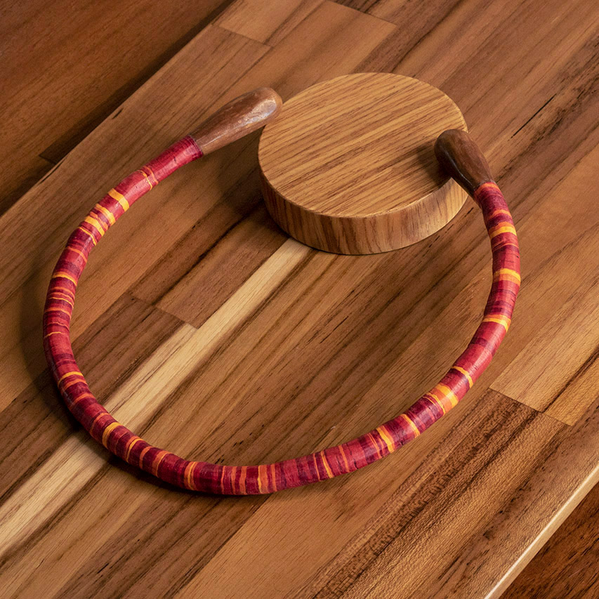 casa pitanga - atitocou - collana africa sottile - toni arancione rosso giallo 01