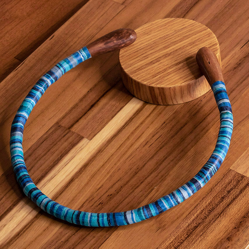 casa pitanga - atitocou - collana africa sottile - toni blu 01