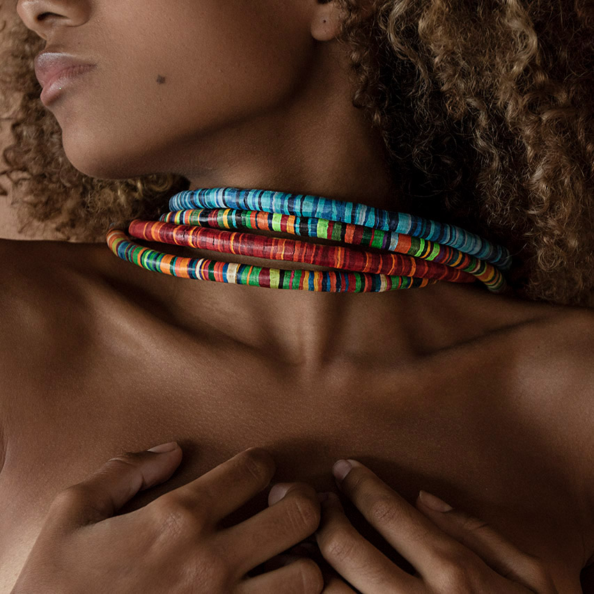 casa pitanga - atitocou - collana africa sottile - toni blu 02