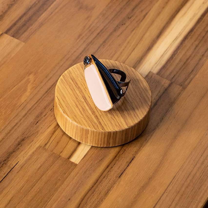 casa pitanga - fernanda torquett - anello isis - beige nero 02