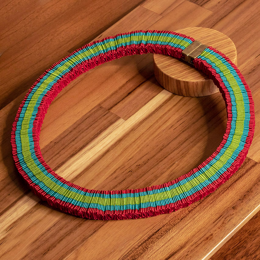 casa pitanga - fita de moca - collana passaros sottile - rosso azzurro chiaro verde chiaro 01