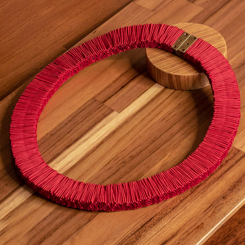 casa pitanga - fita de moca - collana passaros sottile - rosso azzurro chiaro verde chiaro 02