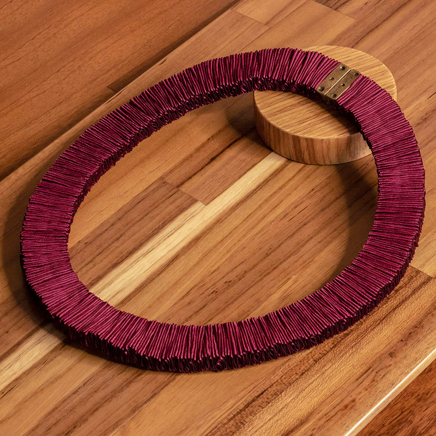 casa pitanga - fita de moca - collana passaros sottile - viola verde chiaro oro 02