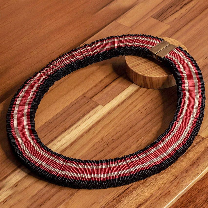 casa pitanga - fita de moca - collana passaros spesso - nero rosso rosa 01