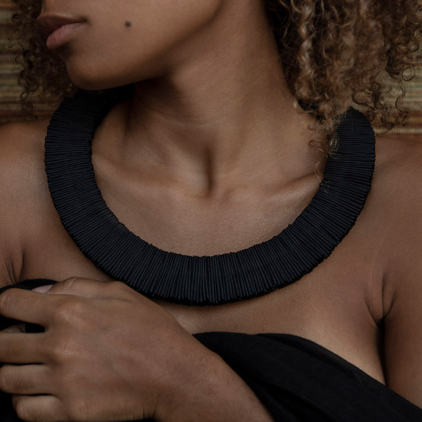 casa pitanga - fita de moca - collana passaros spesso - nero rosso rosa 04