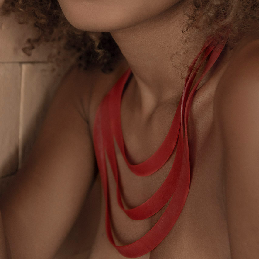 casa pitanga - flavia amadeu - collana carnaval - rosso corallo 02