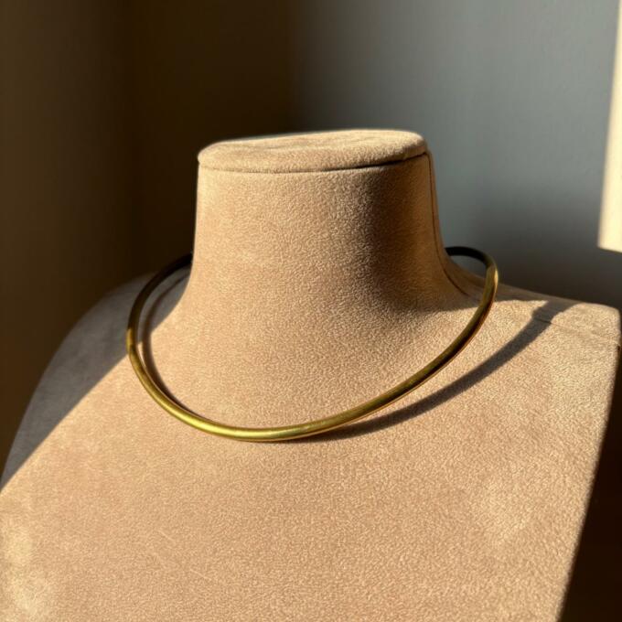 Choker in ottone opaco