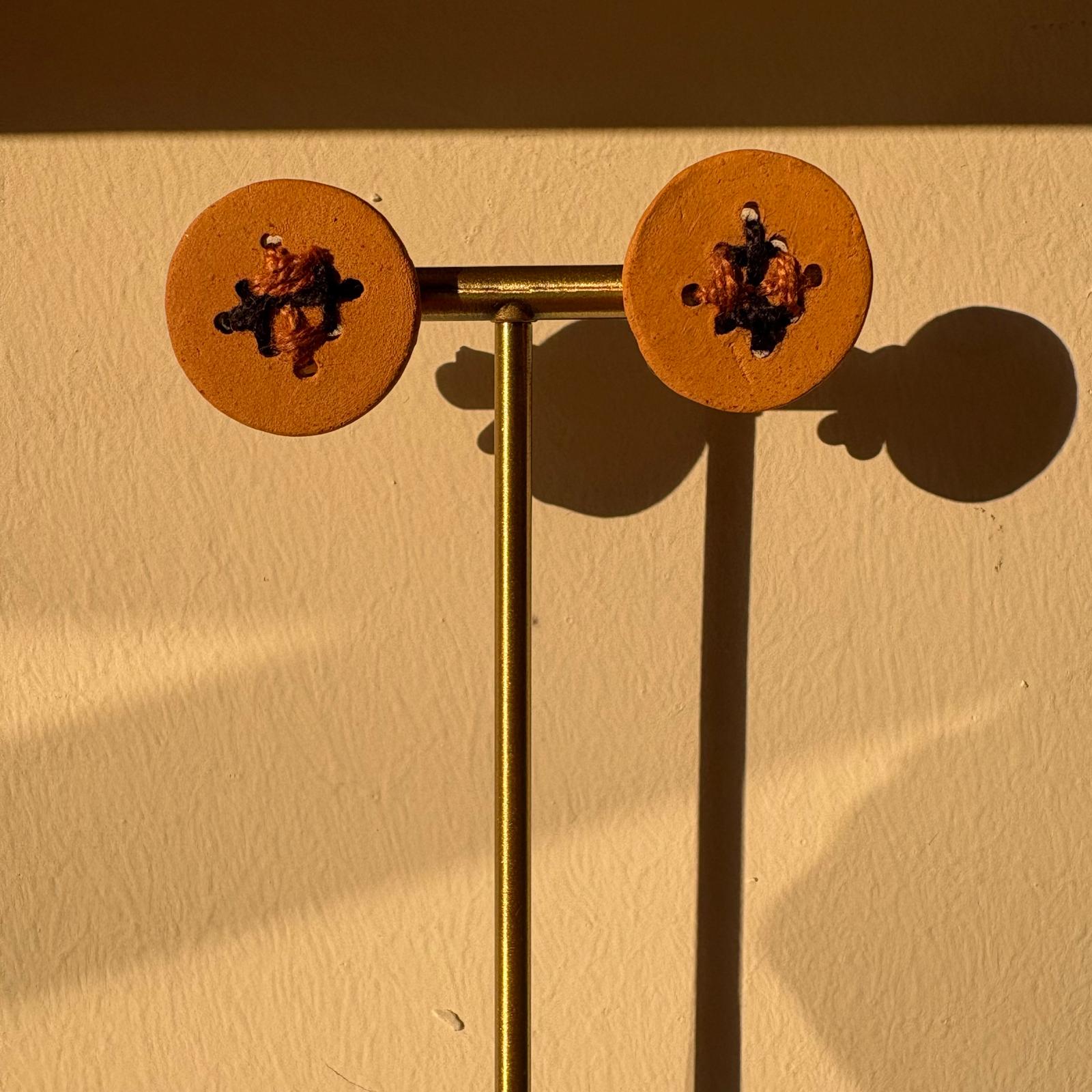 Botão Earrings black and brown