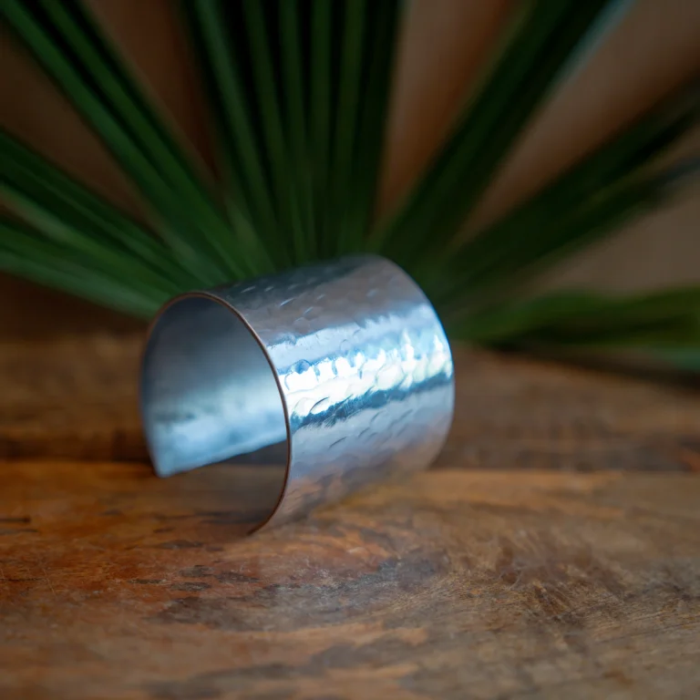 Bracciale largo martellato
