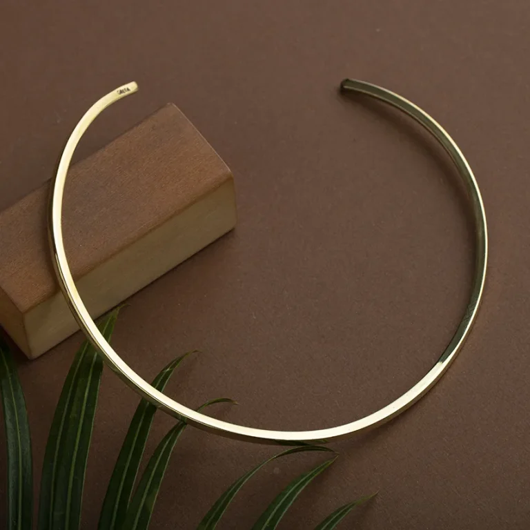 Choker in ottone con finitura lucida