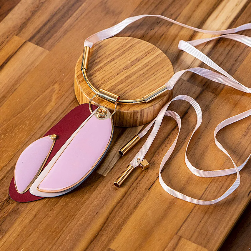 Collana Isis