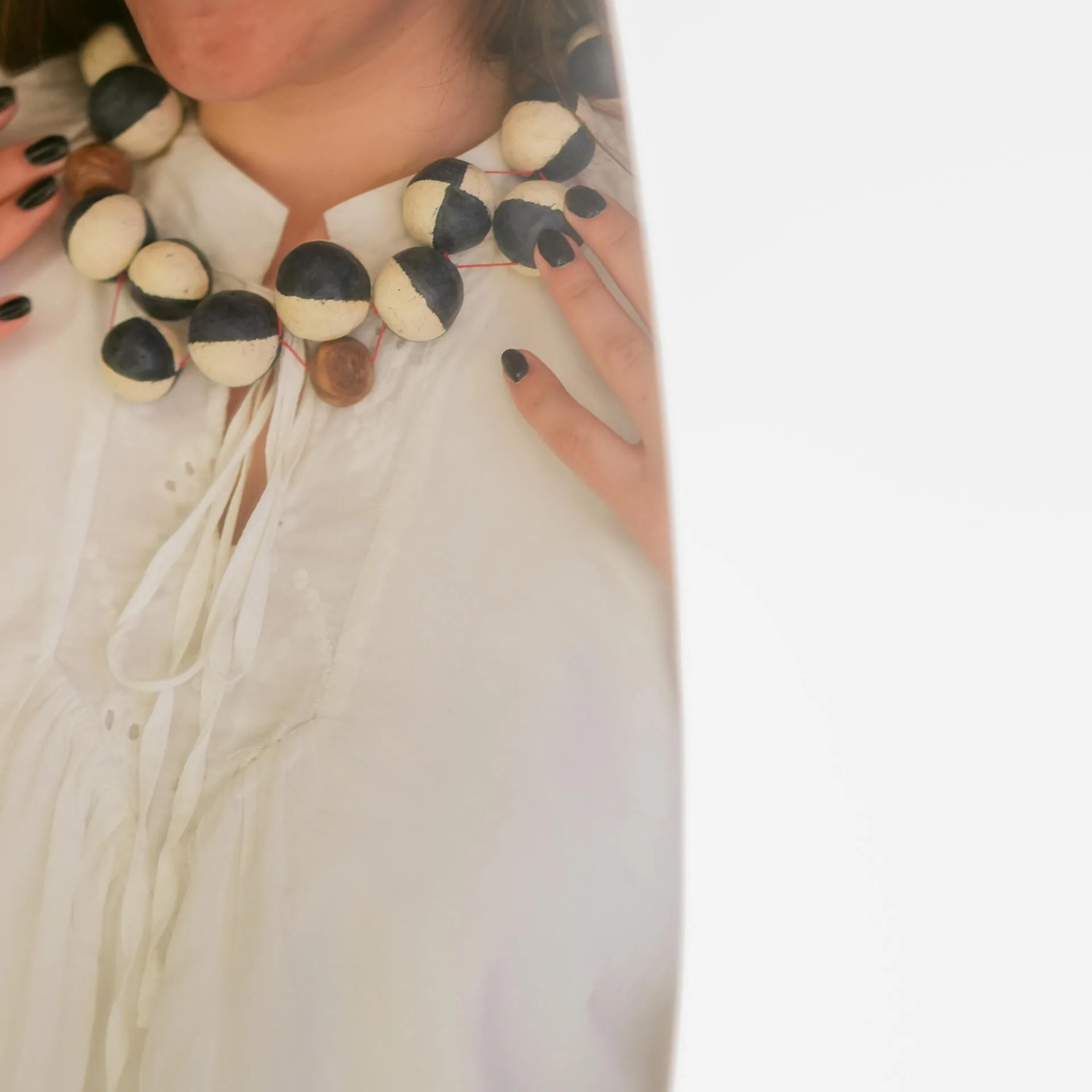 Collana Ritmo bianco e nero